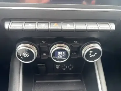 Photo 27 Renault Captur  E-Tech 145 - 21