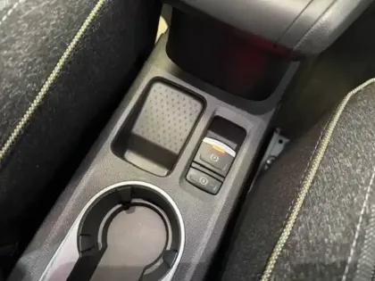 Photo 13 Renault Captur  E-Tech full hybrid 160 ch