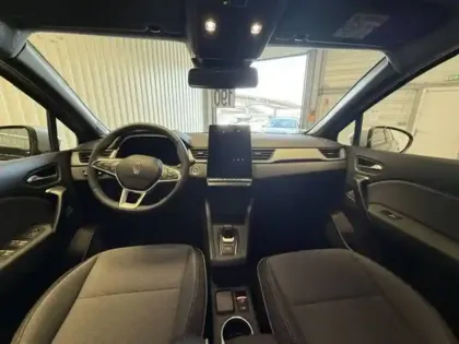 Photo 10 Renault Captur  E-Tech full hybrid 160 ch