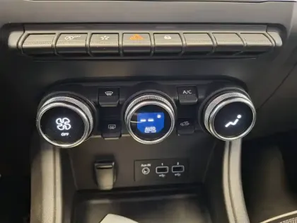 Photo 42 Renault Captur  mild hybrid 160 EDC