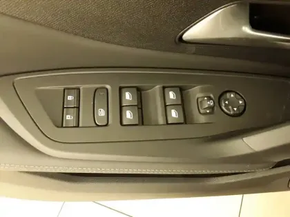 Photo 84 Peugeot 308  Hybrid 145 e-DCS6