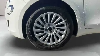 Photo 8 Fiat 500  e 95 ch