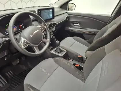 Photo 135 Dacia Jogger  Hybrid 140 5 places