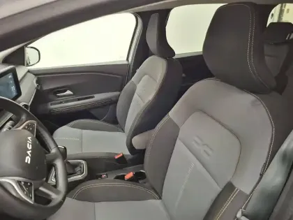 Photo 38 Dacia Jogger  Hybrid 140 5 places