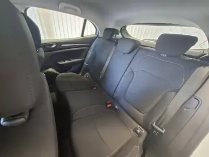 Photo 20 Renault Megane Mégane IV Berline Blue dCi 115