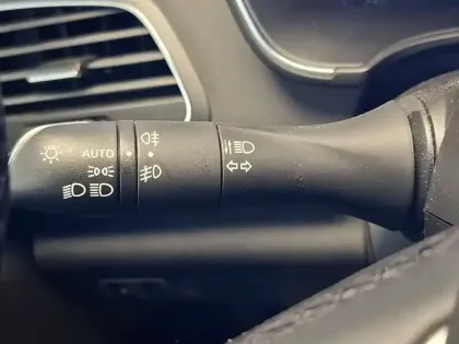 Photo 32 Renault Megane Mégane IV Berline Blue dCi 115