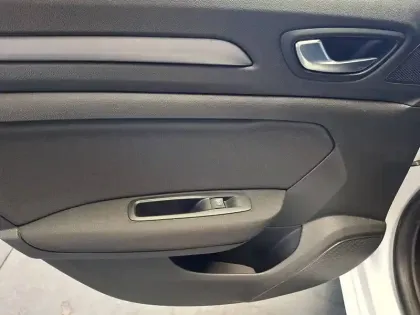 Photo 18 Renault Megane Mégane IV Berline Blue dCi 115