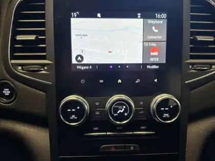 Photo 38 Renault Megane Mégane IV Berline Blue dCi 115