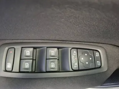 Photo 16 Renault Megane Mégane IV Berline Blue dCi 115