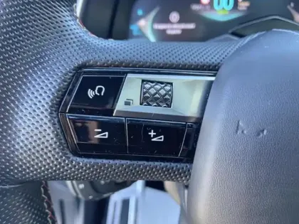 Photo 18 DS DS 7 DS7 Crossback Hybride E-Tense 225 EAT8 Performance Line+