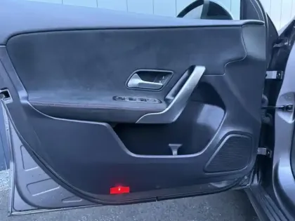 Photo 15 Mercedes Classe A 200 d AMG Line