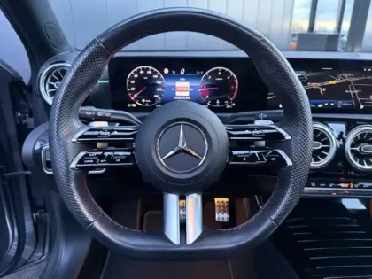 Photo 19 Mercedes Classe A 200 d AMG Line