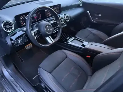 Photo 14 Mercedes Classe A 200 d AMG Line