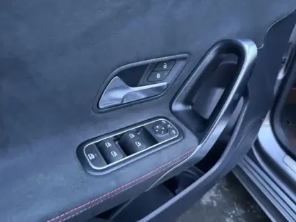 Photo 16 Mercedes Classe A 200 d AMG Line