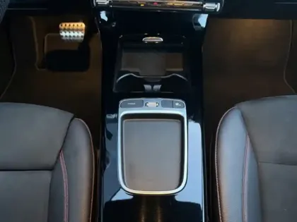 Photo 13 Mercedes Classe A 200 d AMG Line