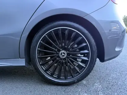 Photo 5 Mercedes Classe A 200 d AMG Line