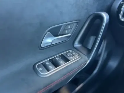 Photo 19 Mercedes Classe A 180 AMG Line