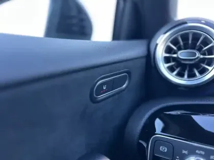 Photo 18 Mercedes Classe A 180 AMG Line