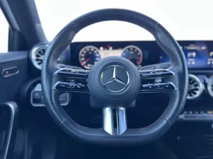 Photo 17 Mercedes Classe A 180 AMG Line