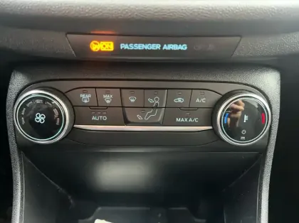 Photo 26 Ford Fiesta Gén. V Ph2 Titanium Business 5