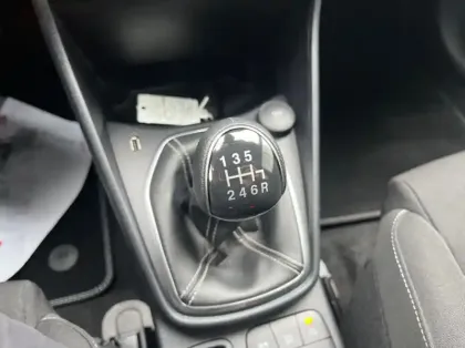 Photo 29 Ford Fiesta Gén. V Ph2 Titanium Business 5