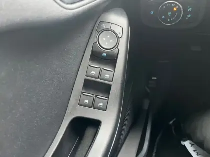 Photo 27 Ford Fiesta Gén. V Ph2 Titanium Business 5