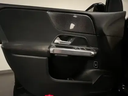 Photo 16 Mercedes GLB 200 d 150ch AMG Line 8G-DCT