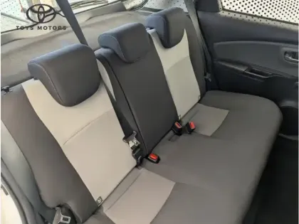 Photo 8 Toyota Yaris Hybride 1.5 VVT-I HYBRID France