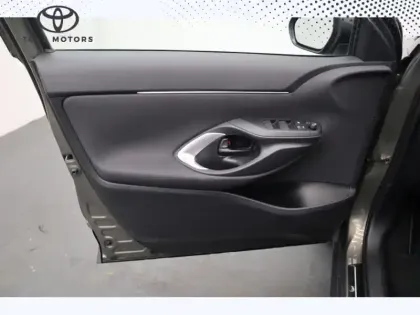 Photo 10 Toyota Yaris Hybride 116h 2WD DESIGN CARGO