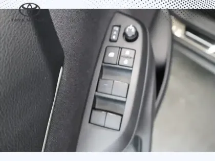 Photo 11 Toyota Yaris Hybride 116h 2WD DESIGN CARGO