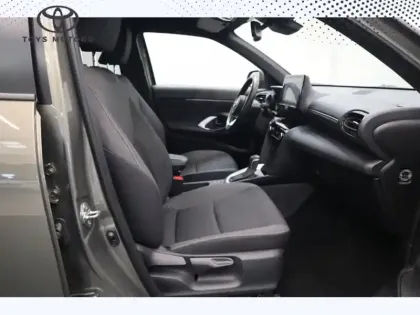 Photo 26 Toyota Yaris Hybride 116h 2WD DESIGN CARGO