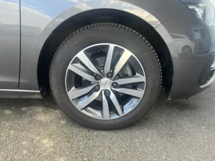 Photo 13 Peugeot 308 1.5 BlueHDi 130ch S&S Allure EAT8