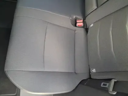 Photo 15 Toyota C-HR Design Grande Autonomie 77 kWh 224ch +