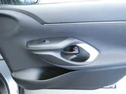 Photo 15 Toyota Yaris Hybride 1.5 HYBRID 116H DESIGN AUTO