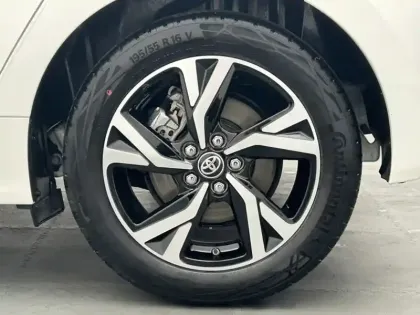 Photo 8 Toyota Yaris Hybride 116h Design