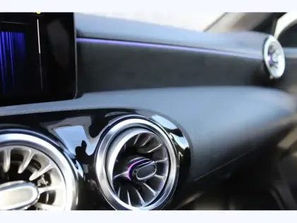 Photo 20 Mercedes Classe A 200 d AMG Line