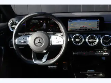 Photo 10 Mercedes Classe A 200 d AMG Line