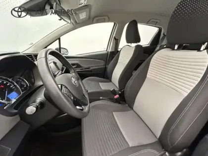 Photo 20 Toyota Yaris 70 VVT-i France