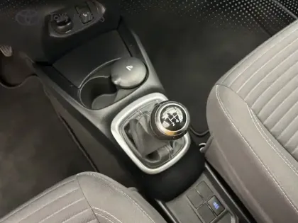 Photo 15 Toyota Yaris 70 VVT-i France