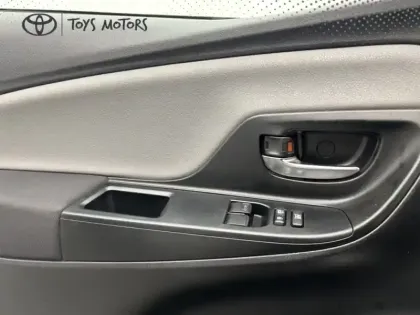 Photo 18 Toyota Yaris 70 VVT-i France