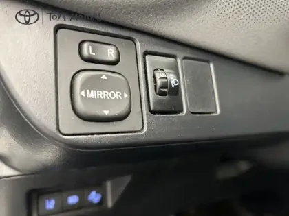 Photo 17 Toyota Yaris 70 VVT-i France