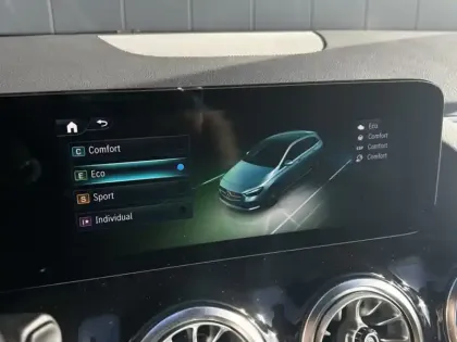 Photo 20 Mercedes Classe B 200 d AMG Line