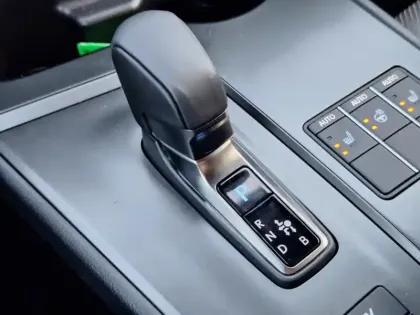 Photo 17 Lexus UX 300h 2WD Le HYBRIDE MC TO TECH