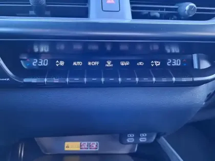 Photo 18 Lexus UX 300h 2WD Le HYBRIDE MC TO TECH