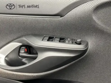 Photo 23 Toyota Yaris Hybride 1.5 116H DESIGN PACK CARGO