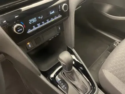 Photo 11 Toyota Yaris Hybride 1.5 HYBRID 116H / DESIGN CARGO