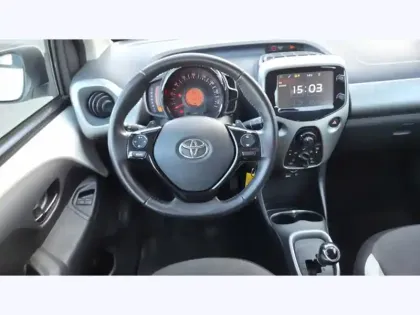 Photo 7 Toyota Aygo 1.0 VVT-i x-play 69 ch BVA5