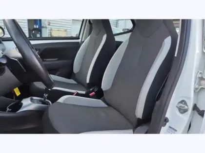 Photo 14 Toyota Aygo 1.0 VVT-i x-play 69 ch BVA5