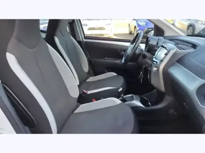 Photo 16 Toyota Aygo 1.0 VVT-i x-play 69 ch BVA5