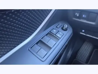 Photo 15 Toyota C-HR 1.8 Hybride 122 Dynamic Business